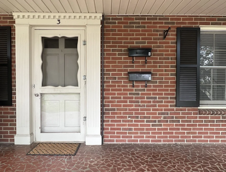 Lenoir St exterior