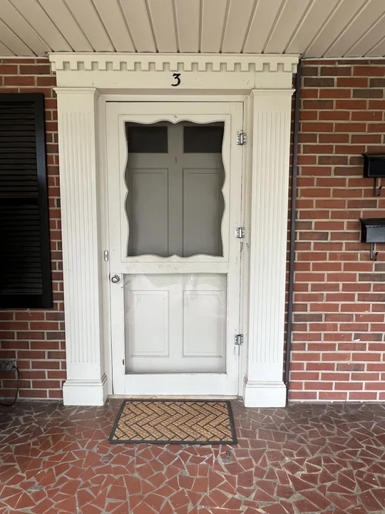 Lenoir St exterior 2