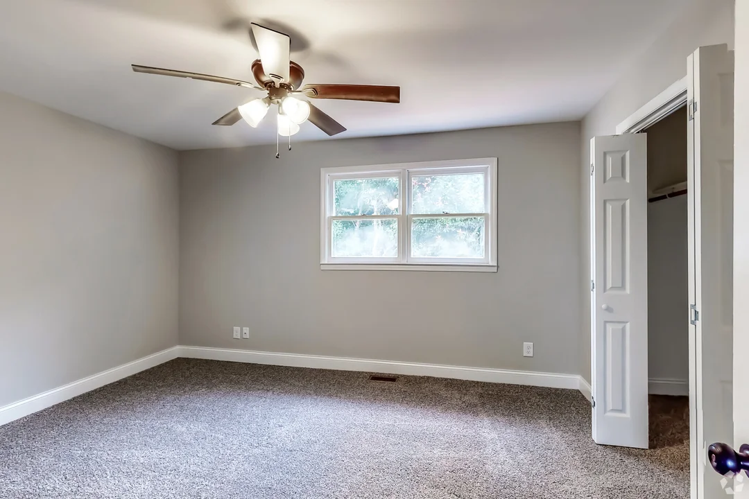 Plaza View Unit 2 - Bedroom 2