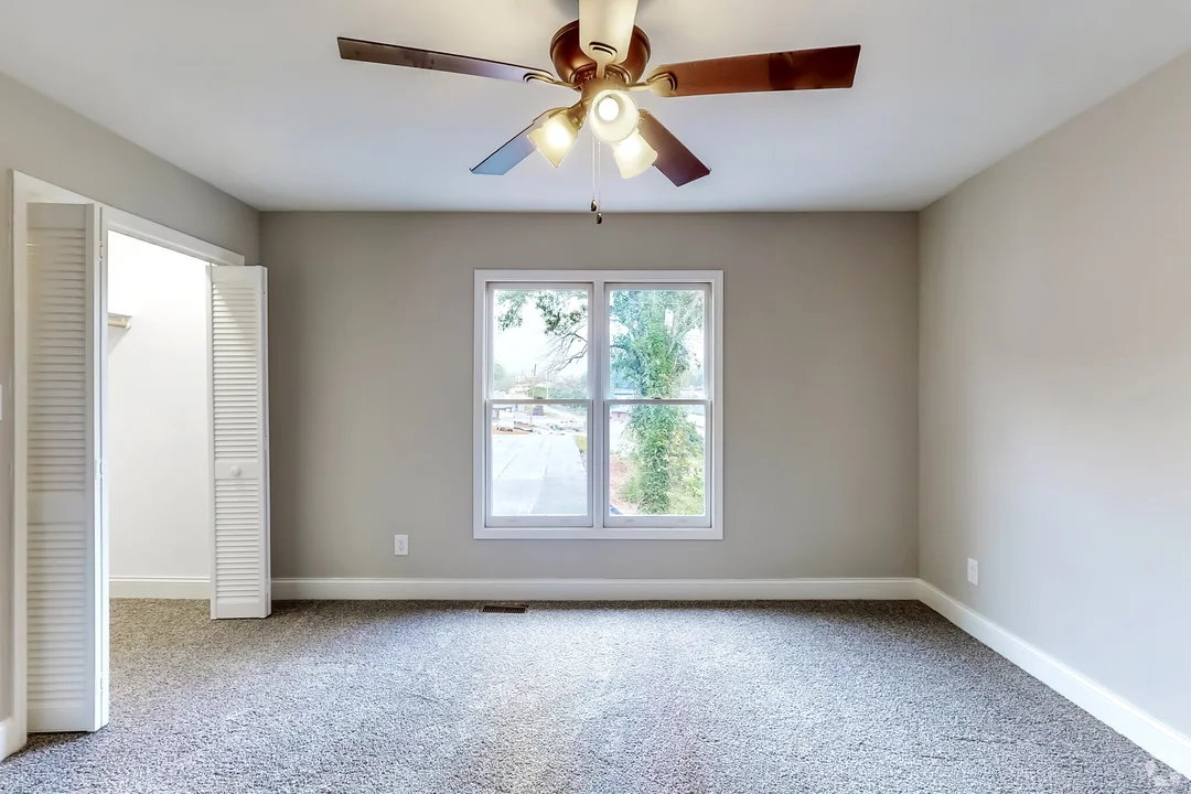 Plaza View Unit 2 - Bedroom 1